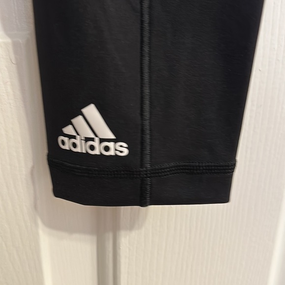 NWT Adidas leggings/yoga pants. Long tight high rise. Size M. - Picture 4 of 9